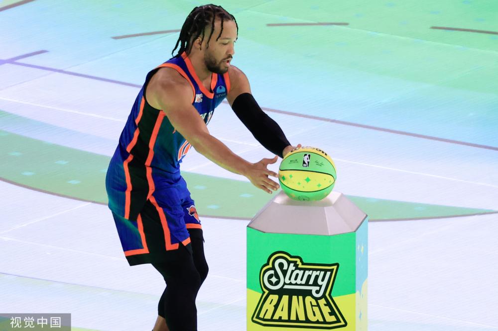 坐在球场上 坐在球场上